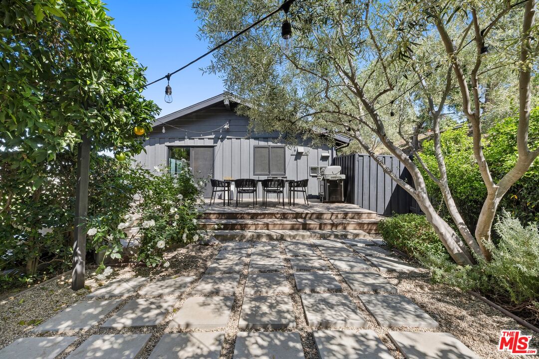 3736 Berry Dr