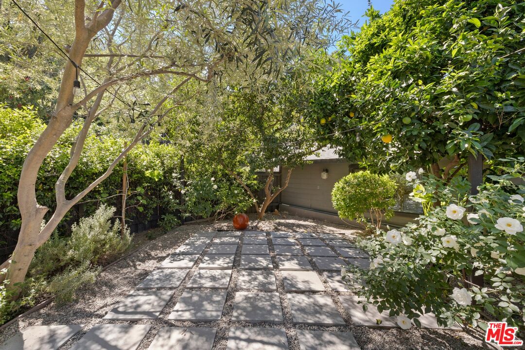 3736 Berry Dr