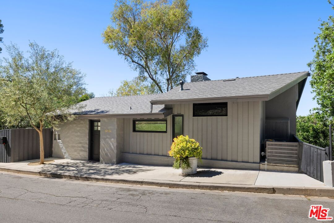 3736 Berry Dr