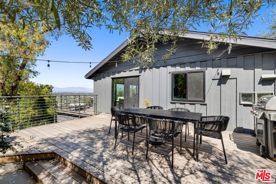 3736 Berry Dr