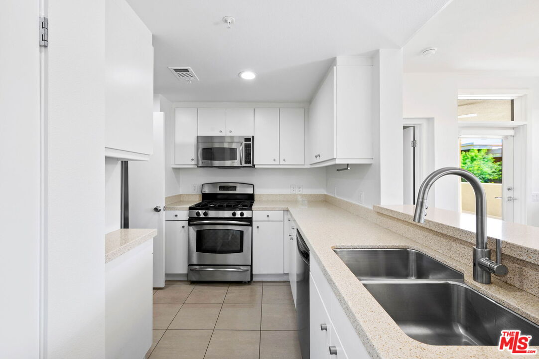 910 E Palm Canyon Dr Unit: 205