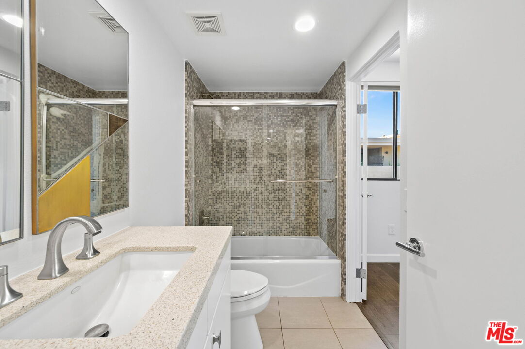 910 E Palm Canyon Dr Unit: 205