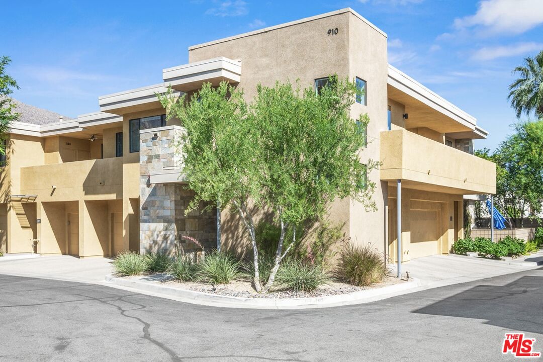 910 E Palm Canyon Dr Unit: 205