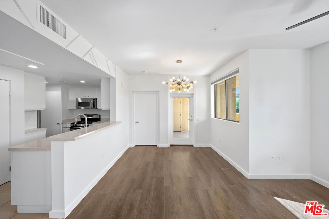 910 E Palm Canyon Dr Unit: 205