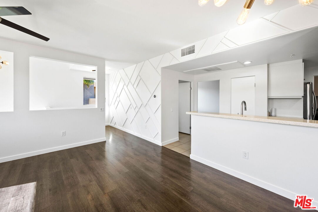 910 E Palm Canyon Dr Unit: 205