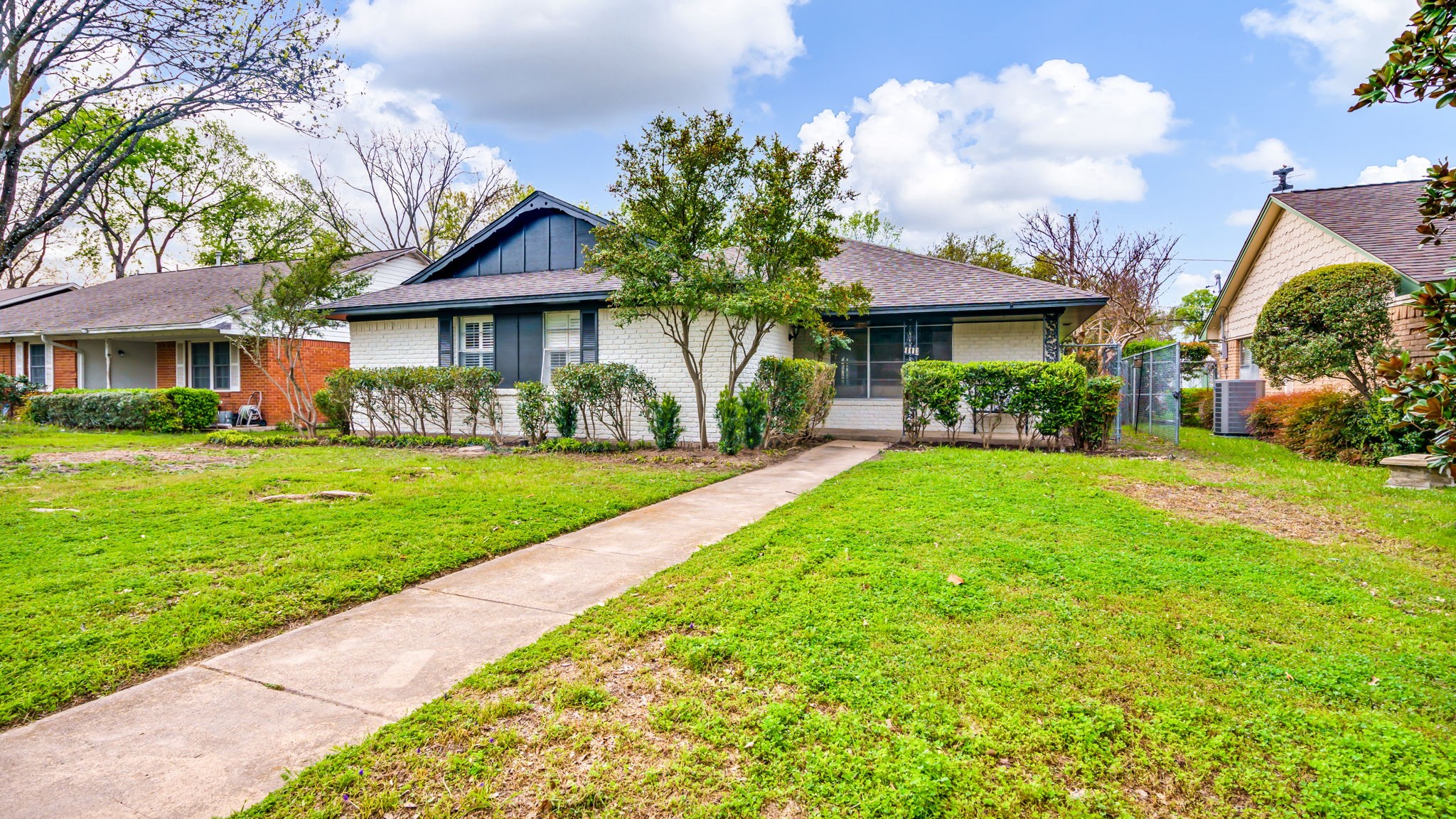 9032 Westglen