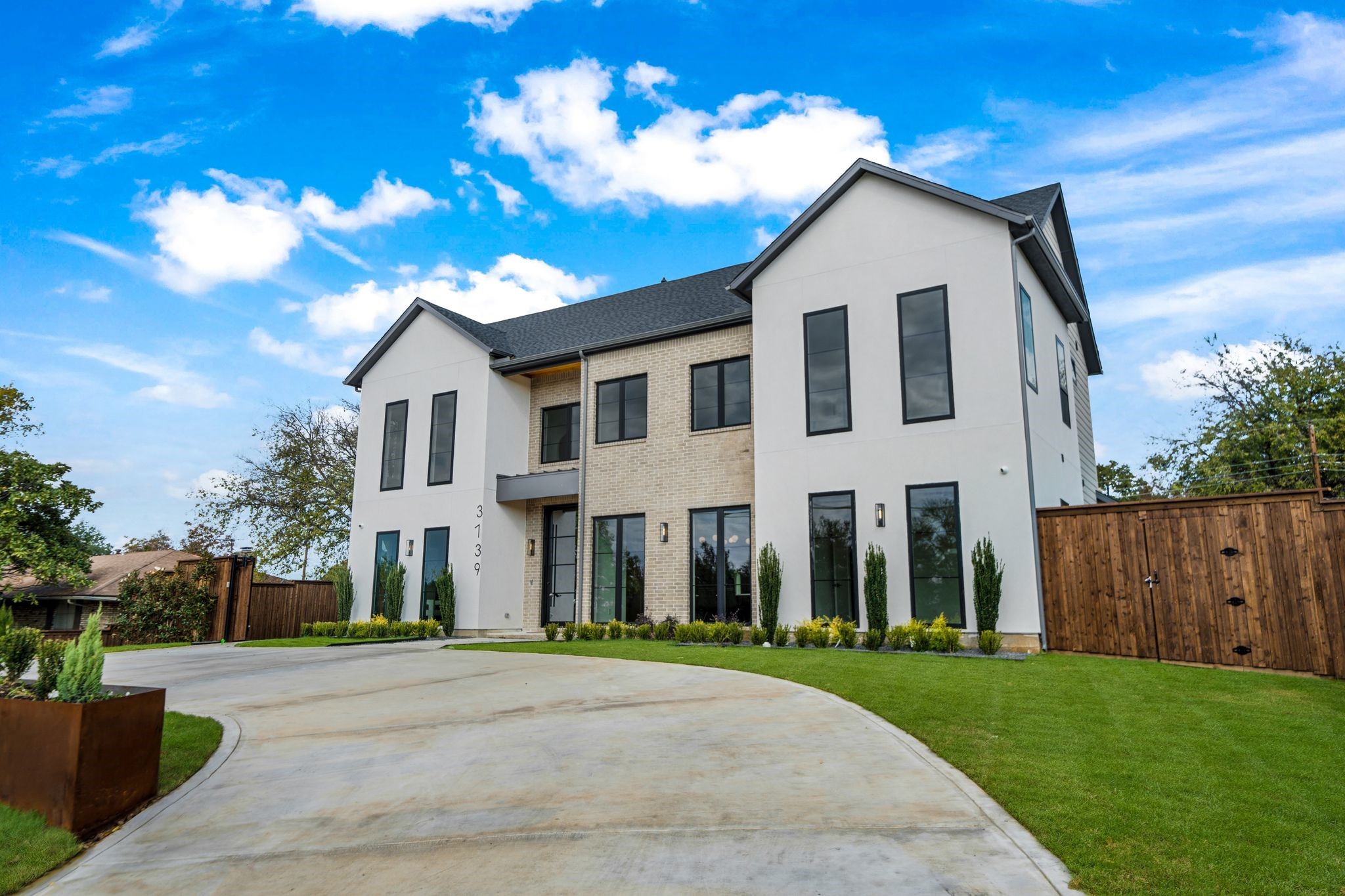 3739 Royal Lane
