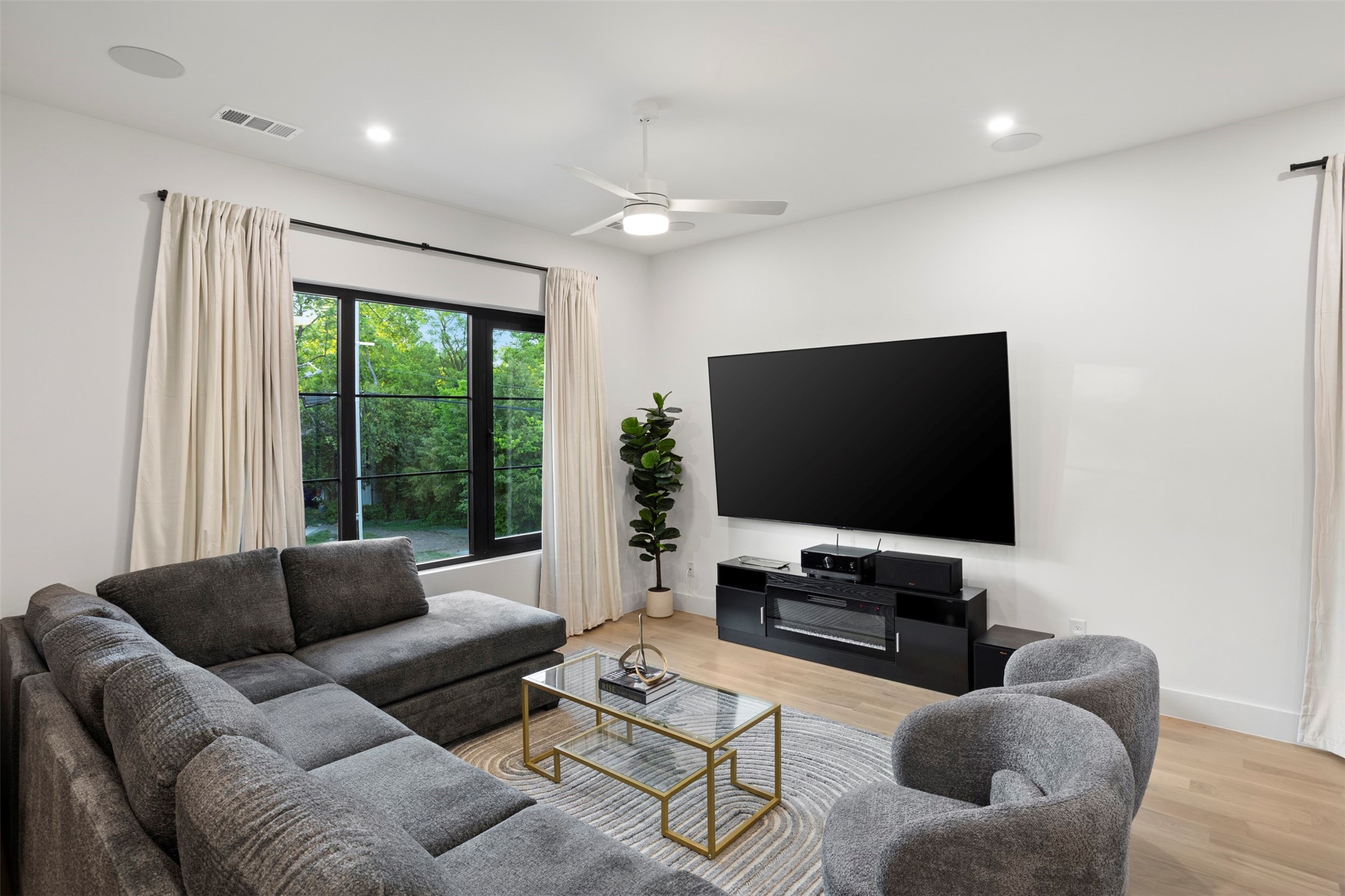 8922 San Benito Way