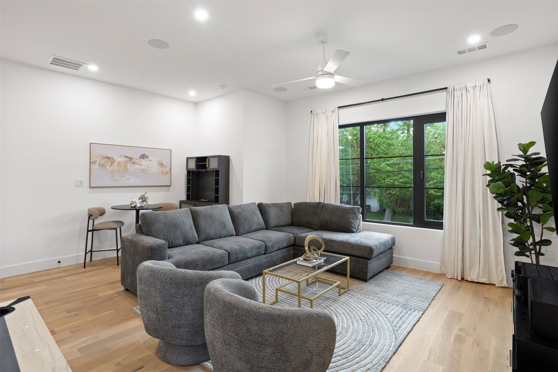8922 San Benito Way