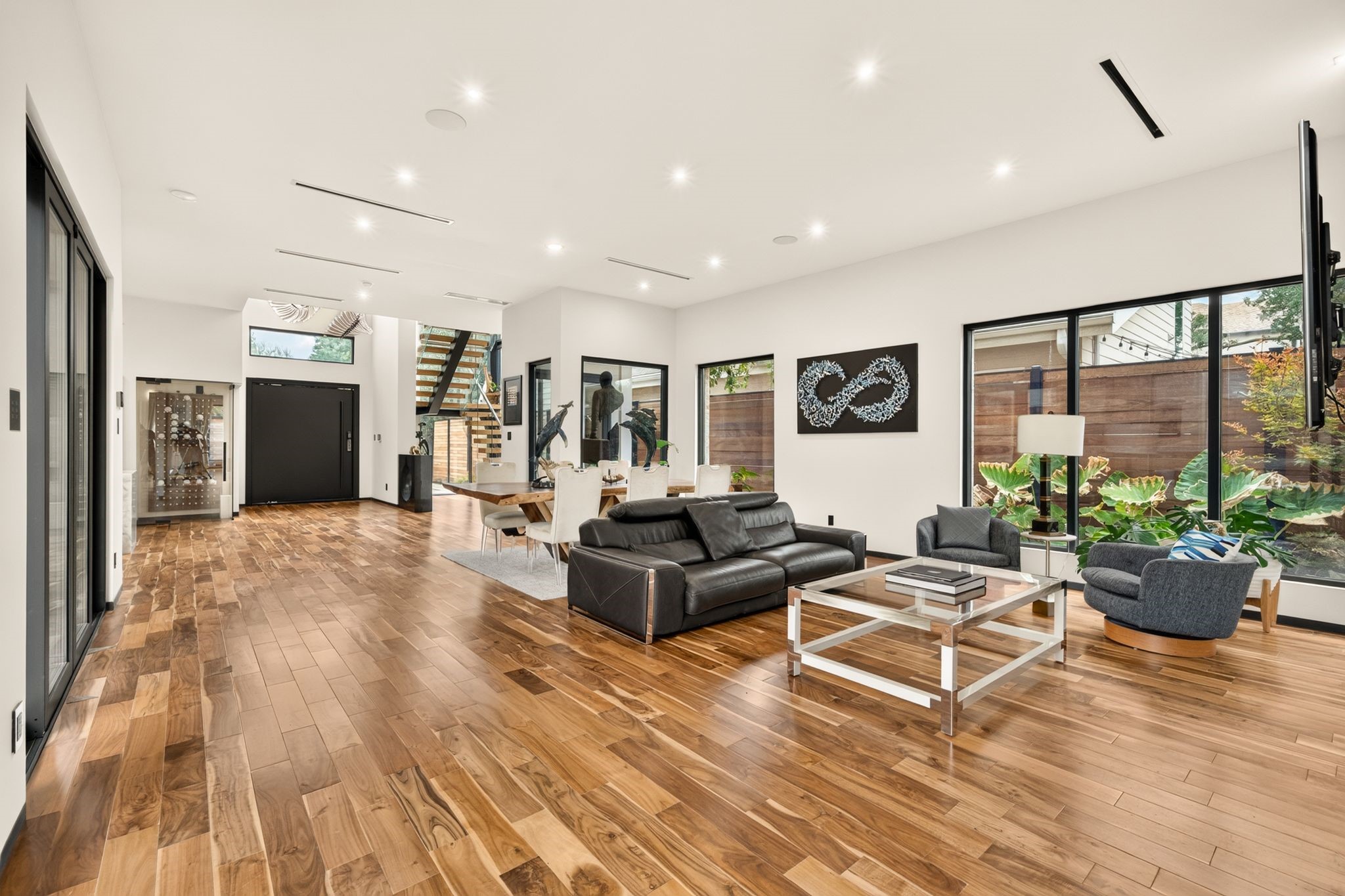8619 San Fernando Way