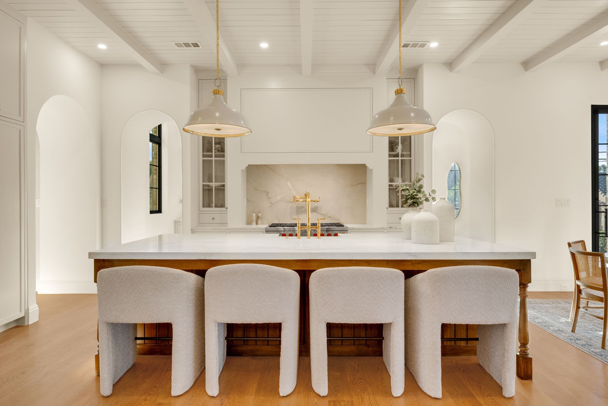6847 Lakeshore Drive