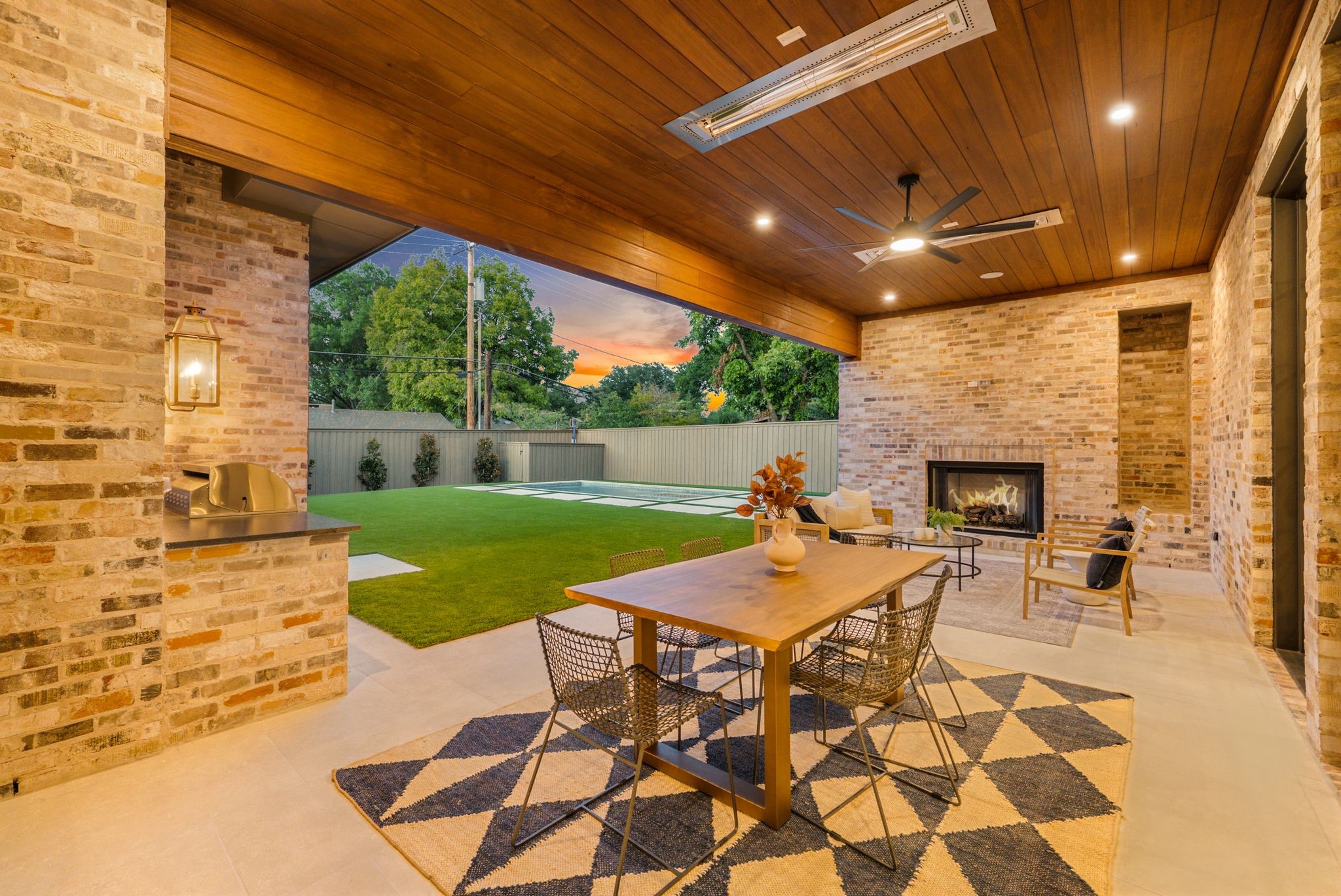 6847 Lakeshore Drive