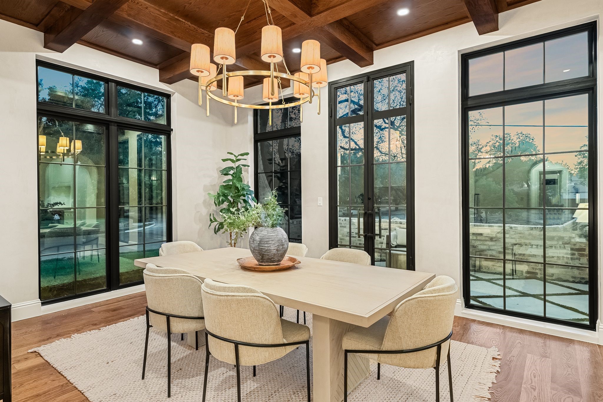 6847 Lakeshore Drive