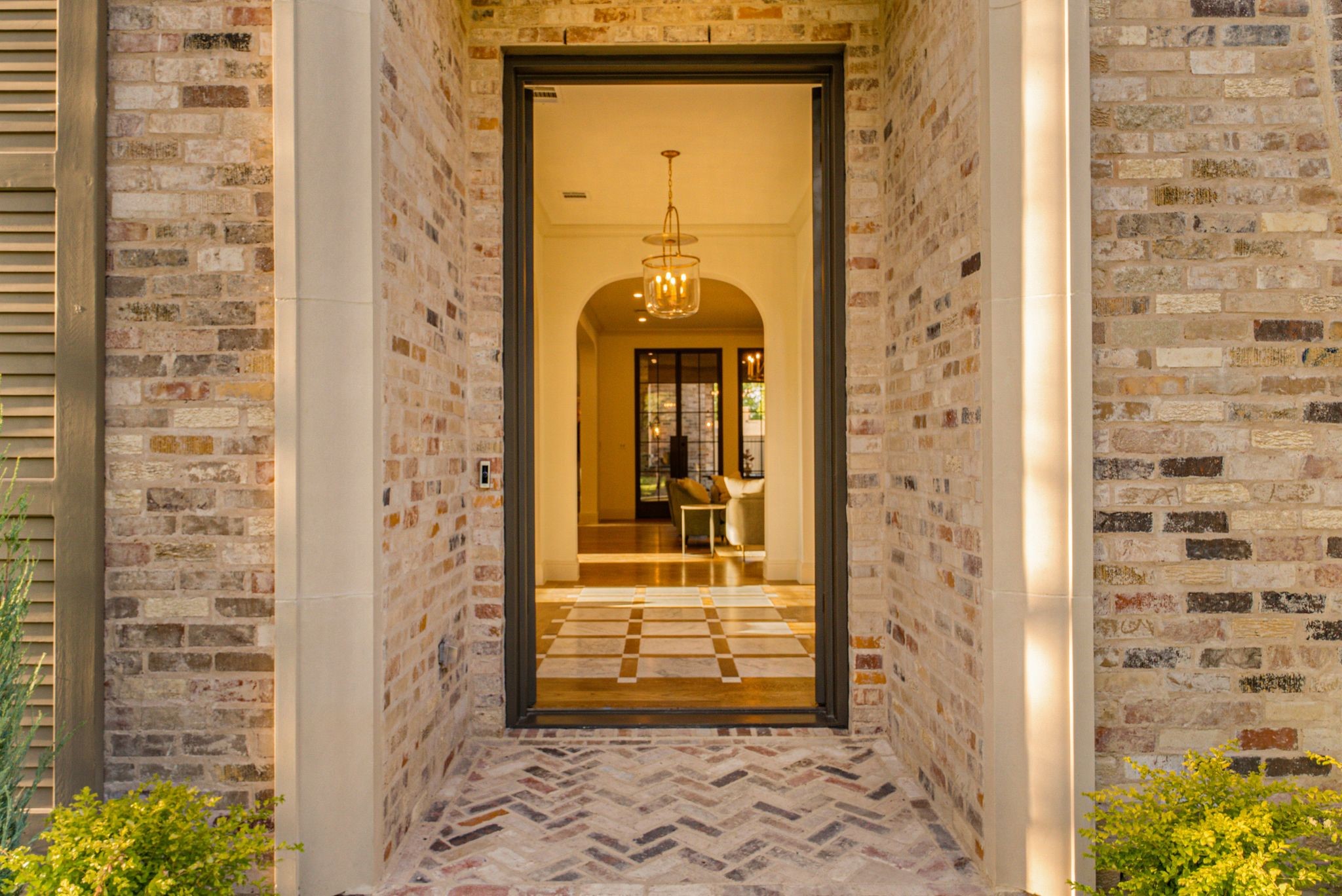 6847 Lakeshore Drive