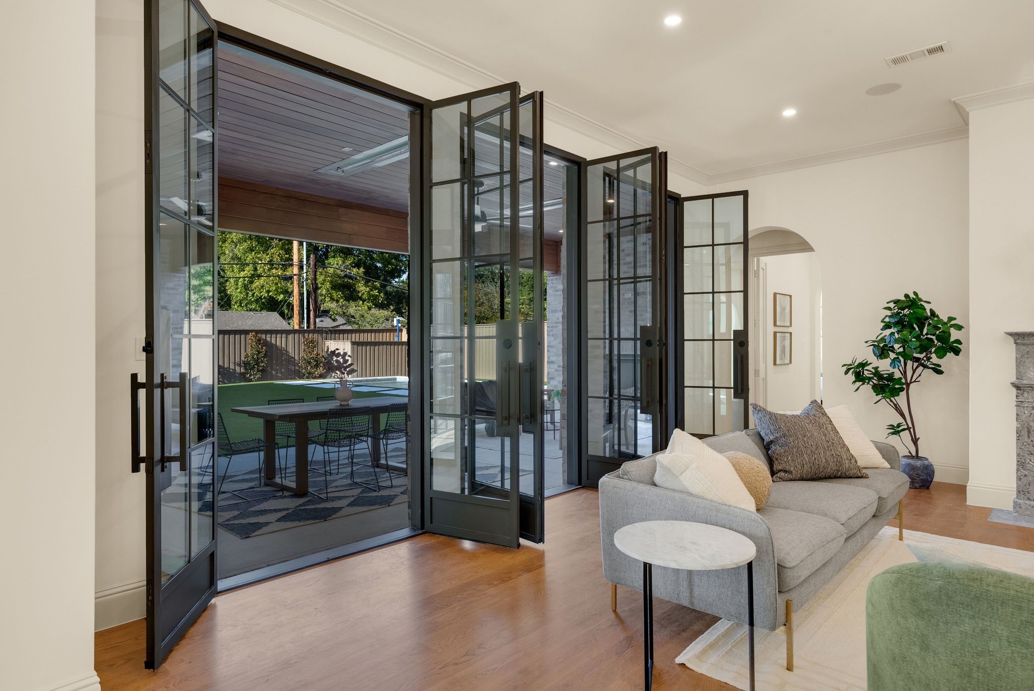 6847 Lakeshore Drive