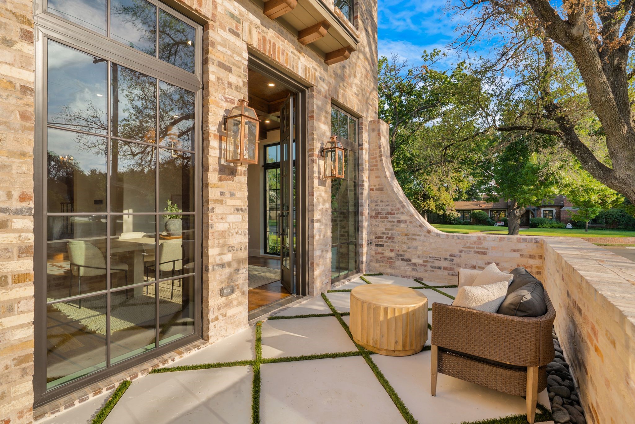 6847 Lakeshore Drive