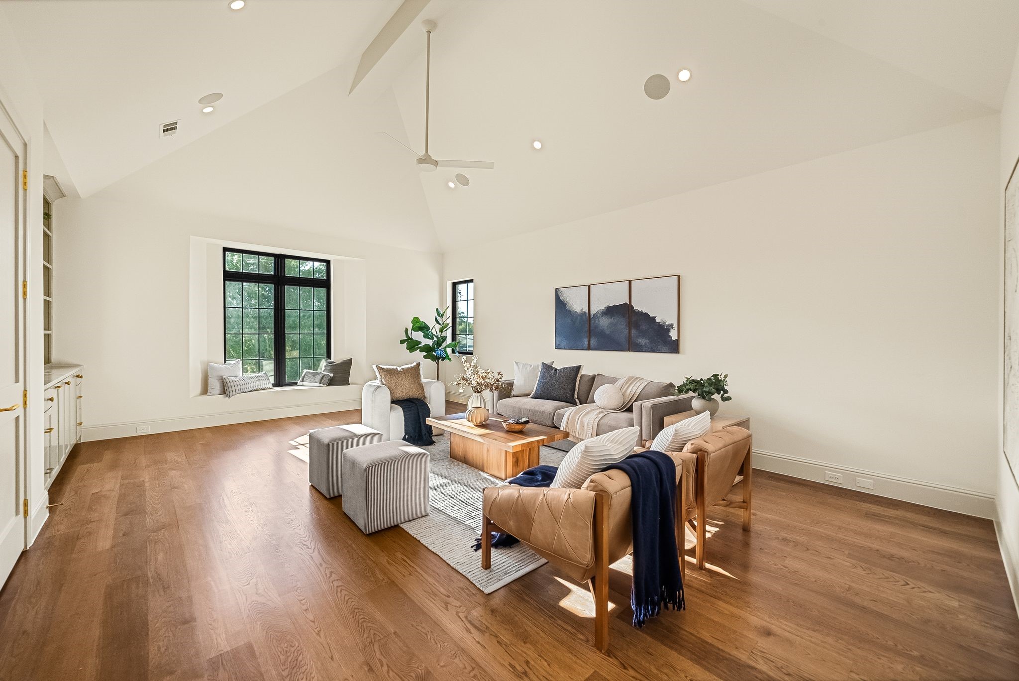 6847 Lakeshore Drive
