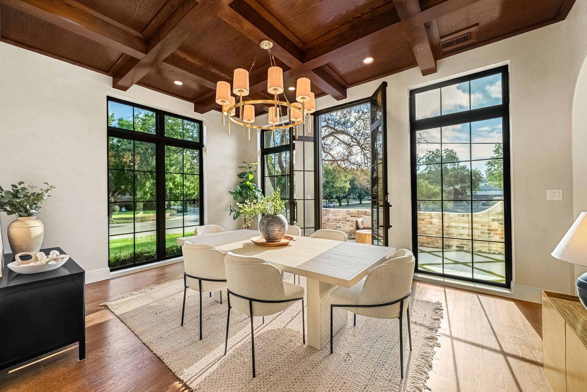 6847 Lakeshore Drive