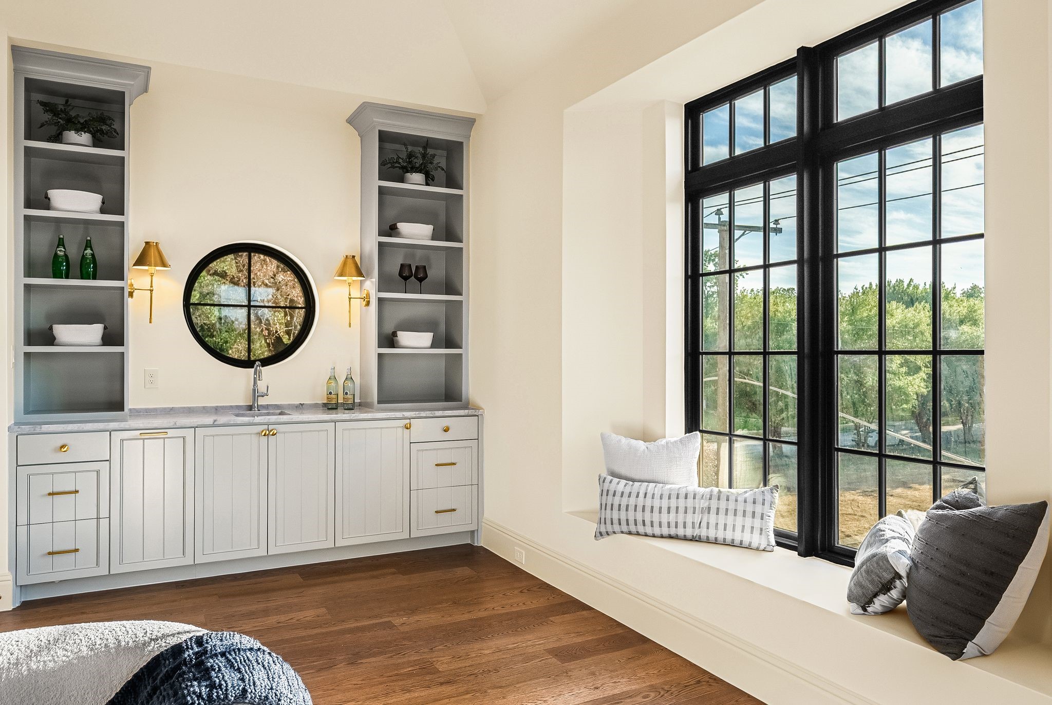6847 Lakeshore Drive