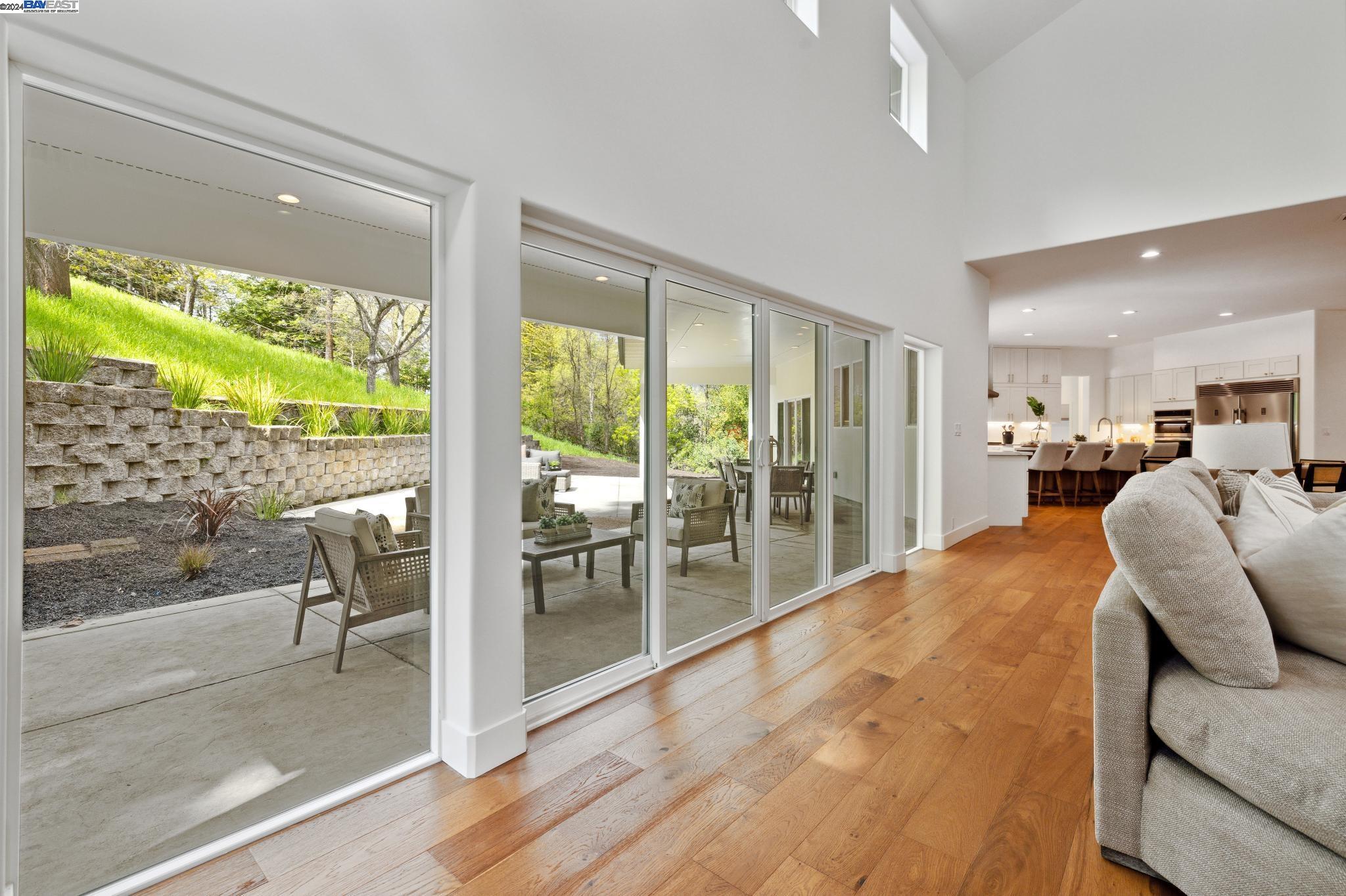 2323 Saddleback Dr