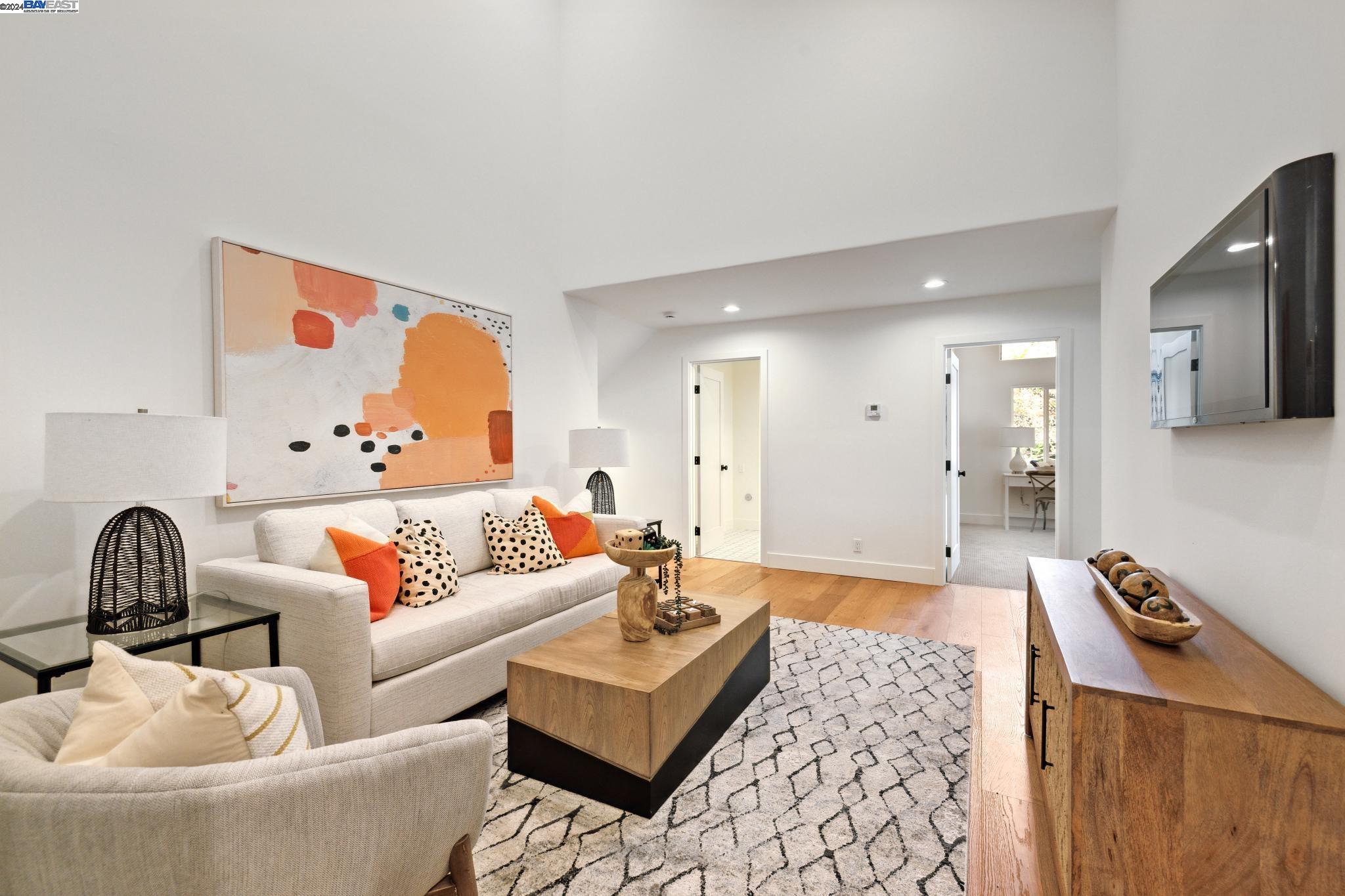 2323 Saddleback Dr