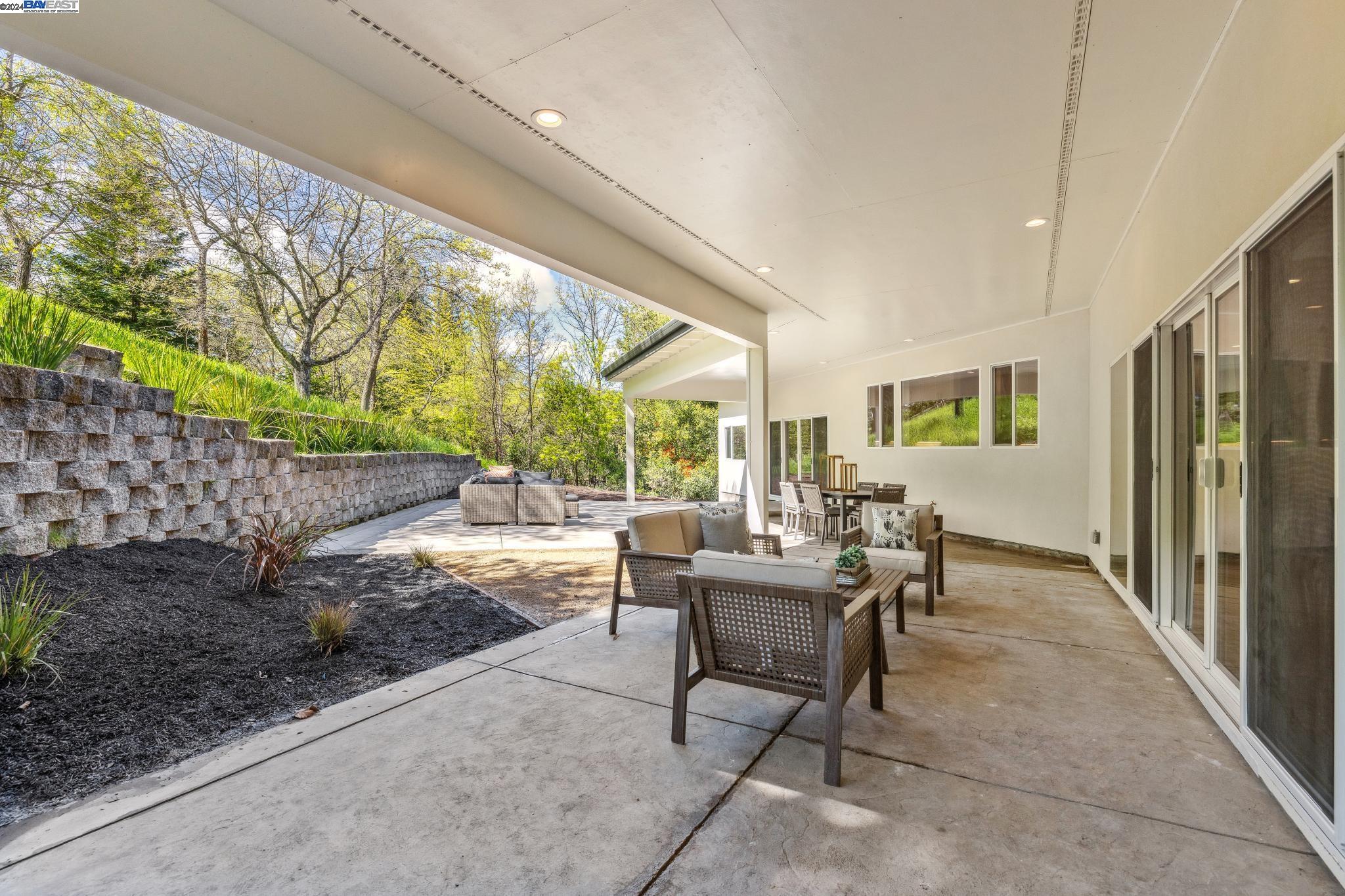 2323 Saddleback Dr