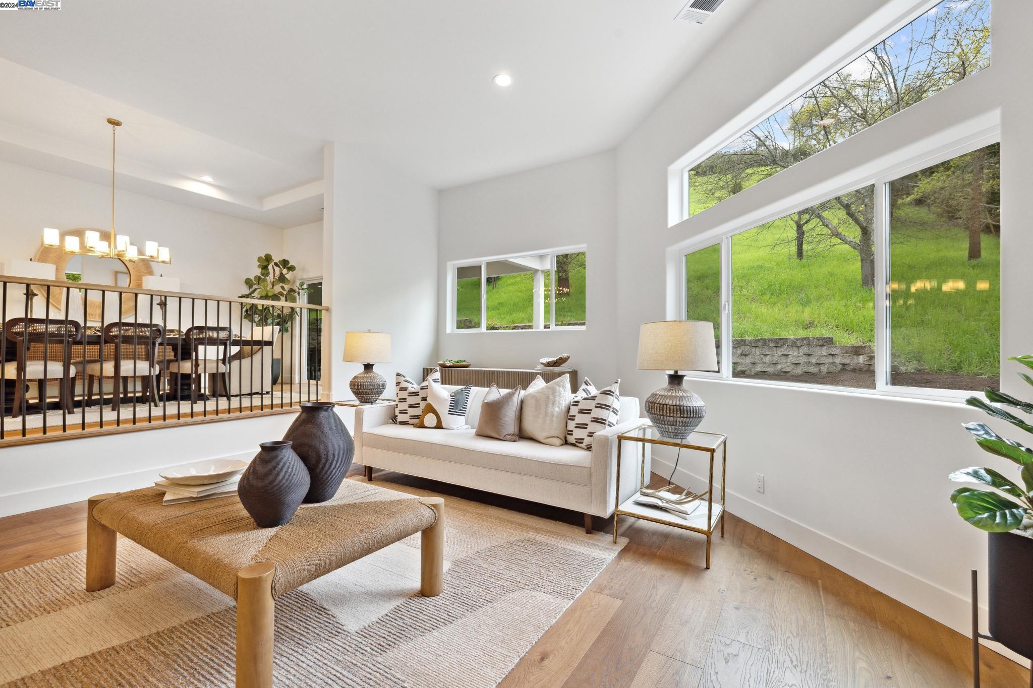 2323 Saddleback Dr