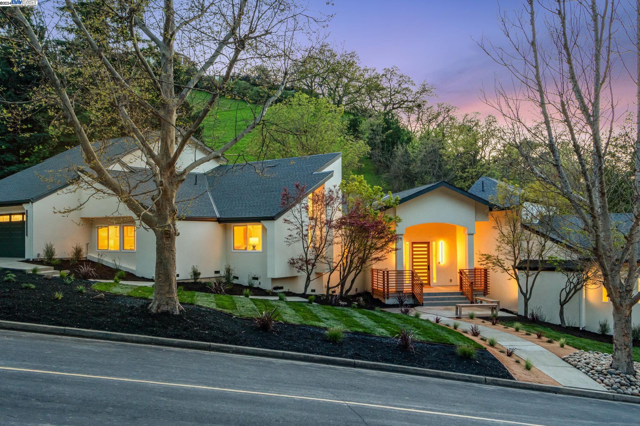 2323 Saddleback Dr