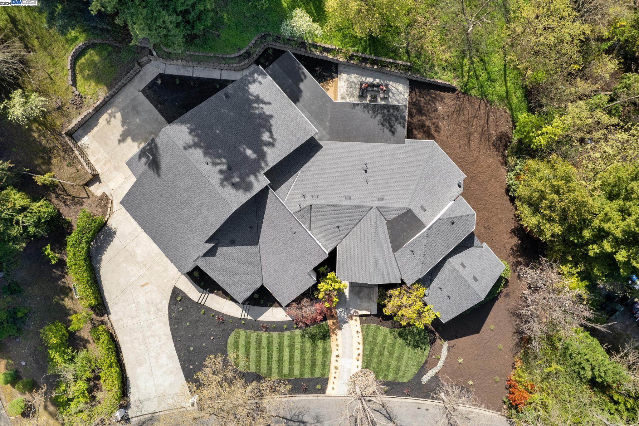 2323 Saddleback Dr