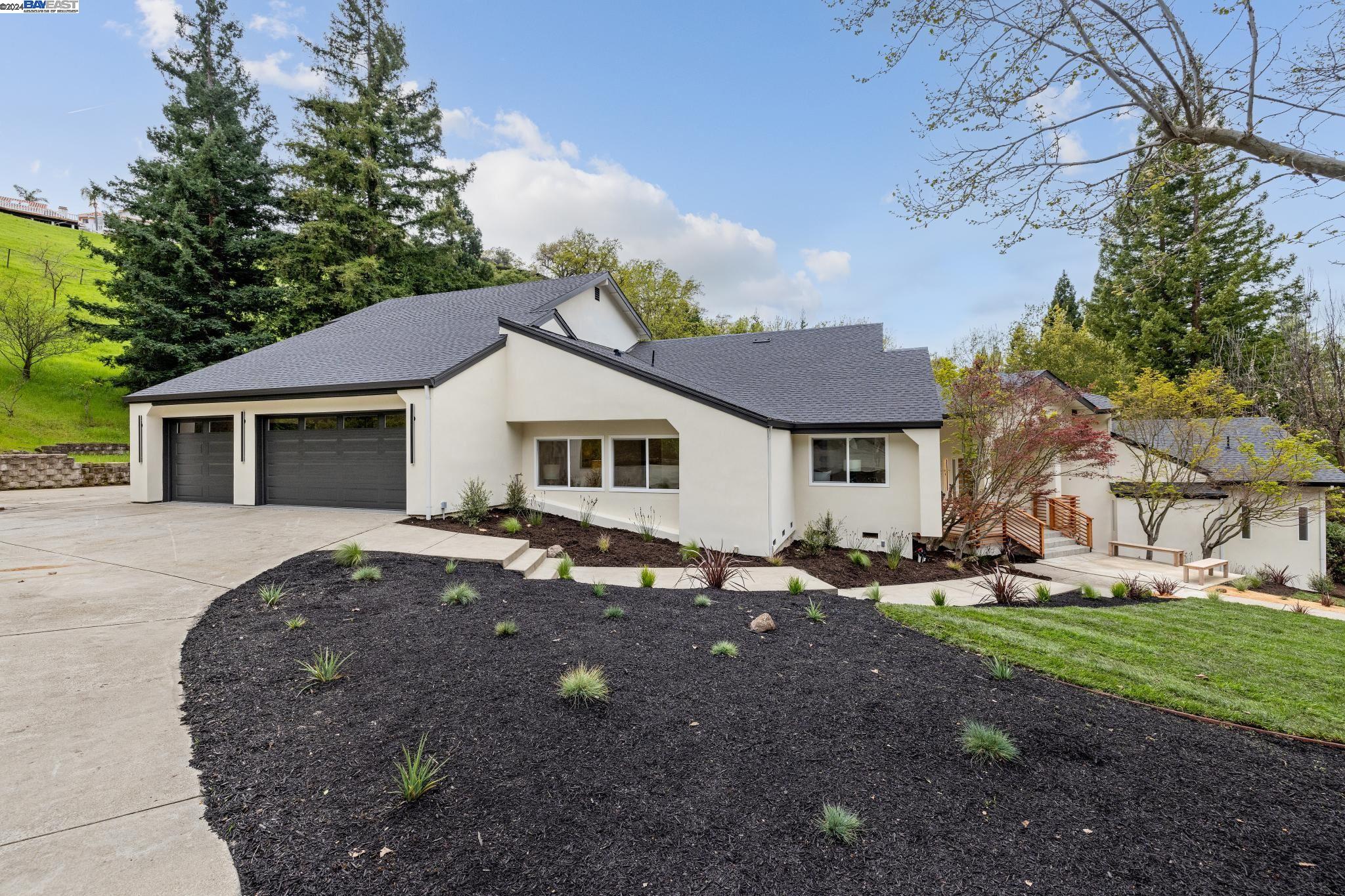 2323 Saddleback Dr