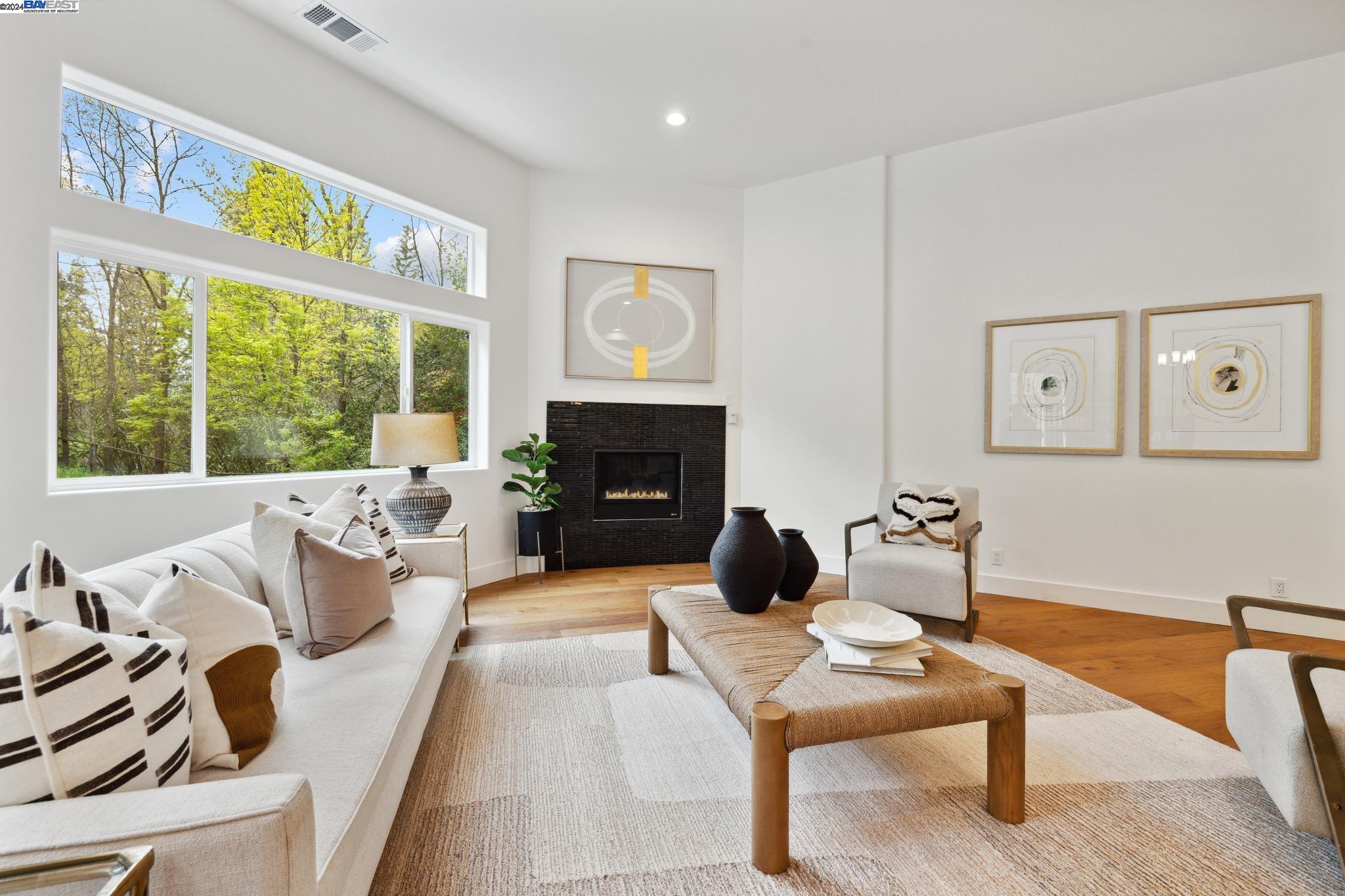 2323 Saddleback Dr