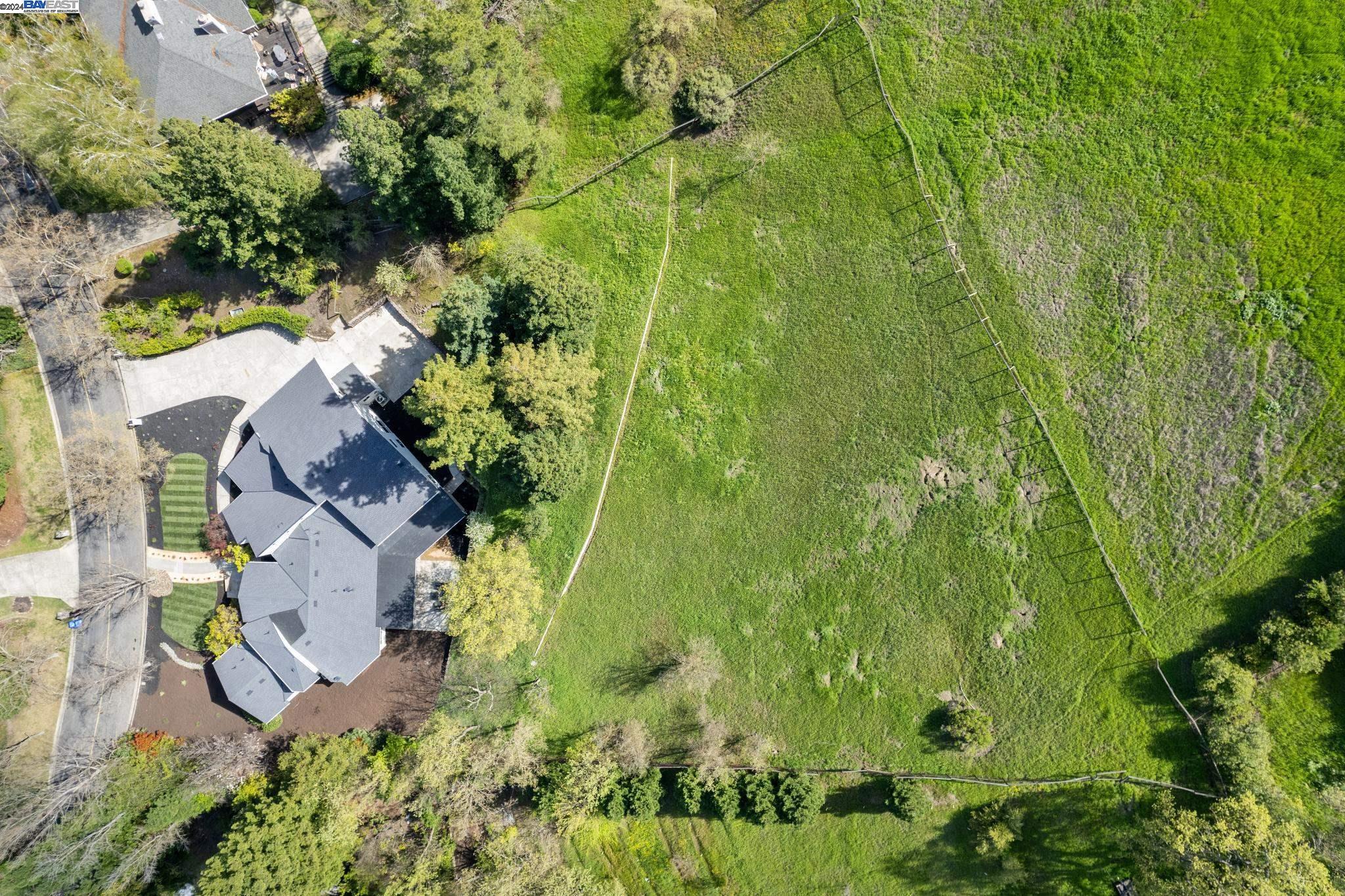 2323 Saddleback Dr