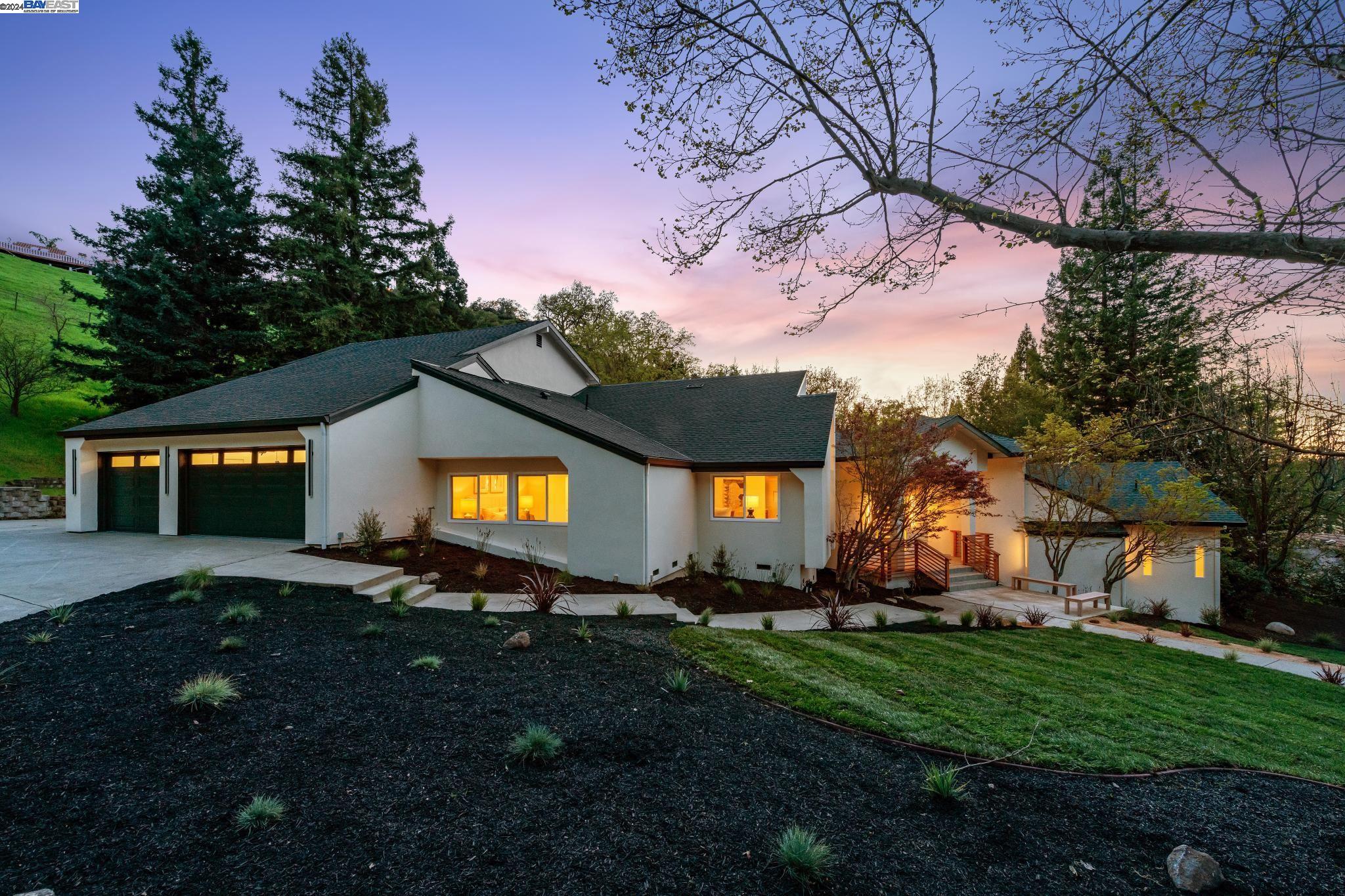 2323 Saddleback Dr