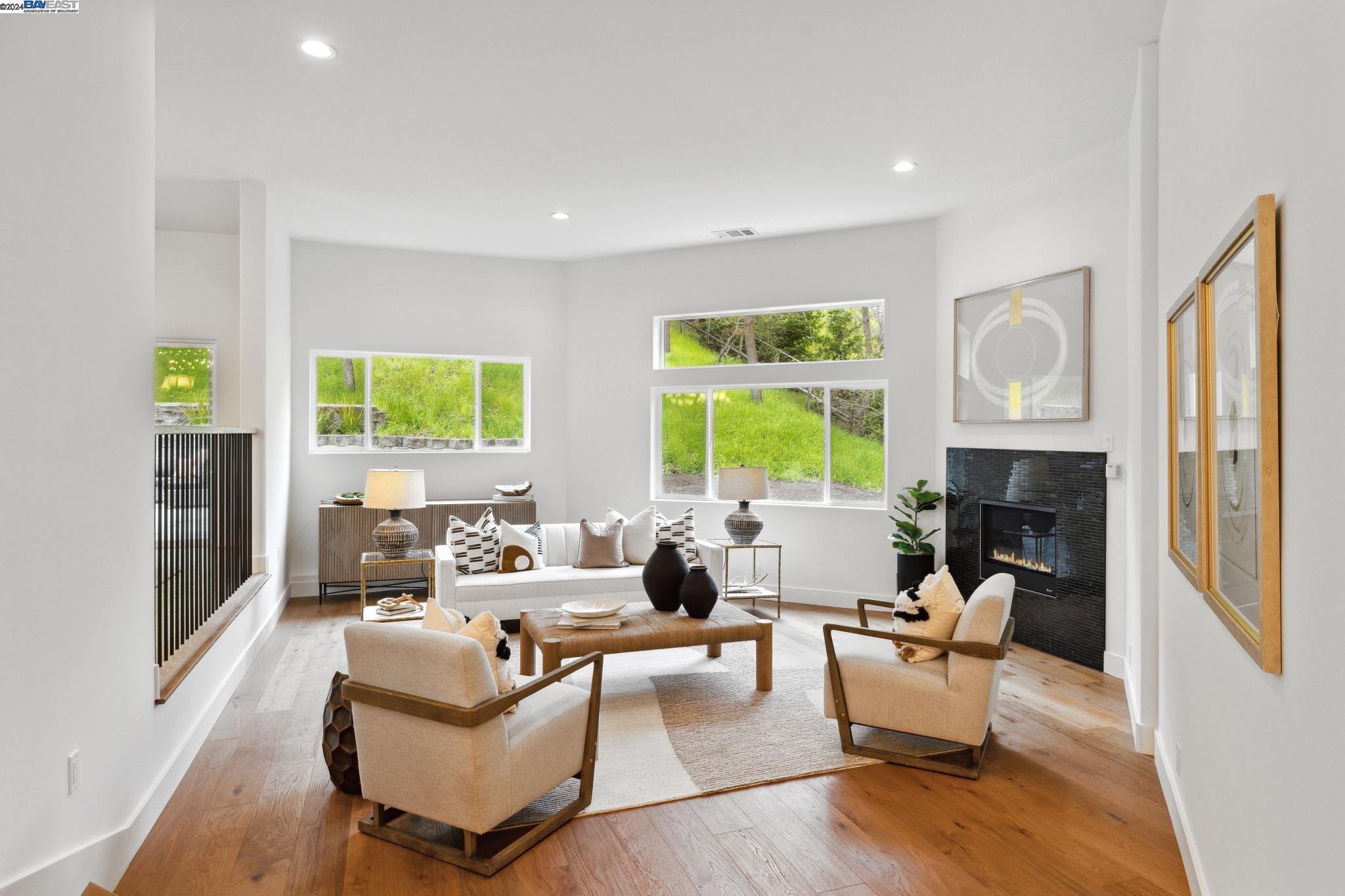 2323 Saddleback Dr