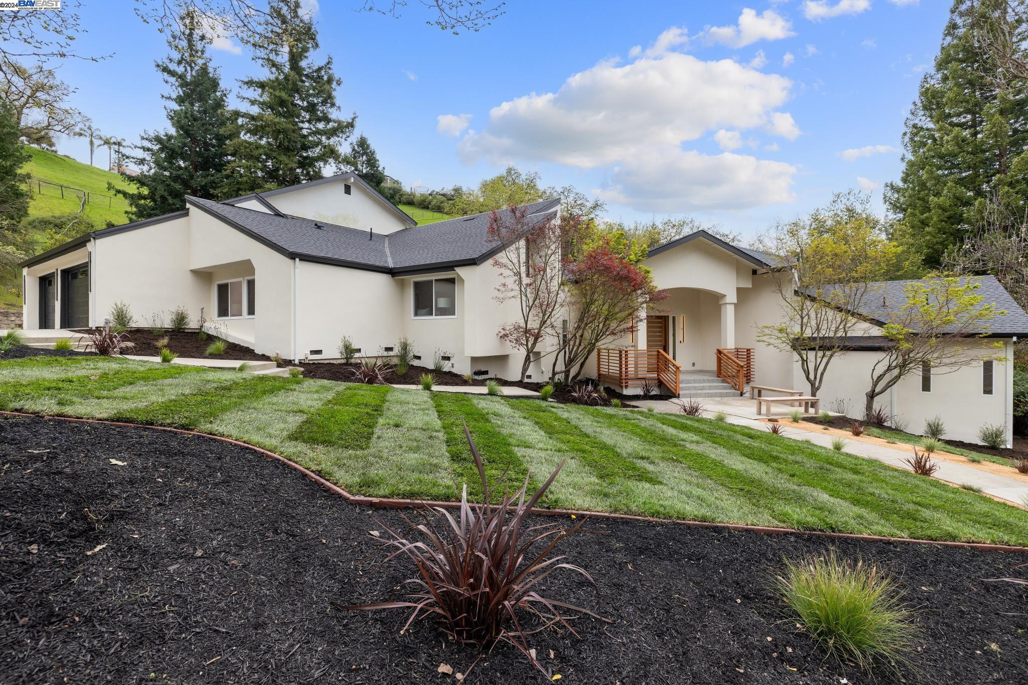 2323 Saddleback Dr