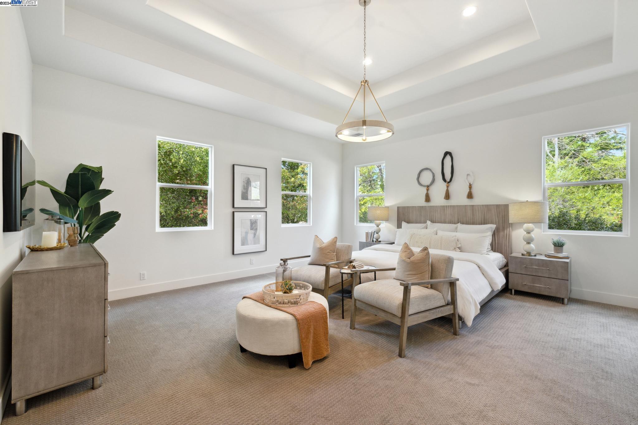 2323 Saddleback Dr