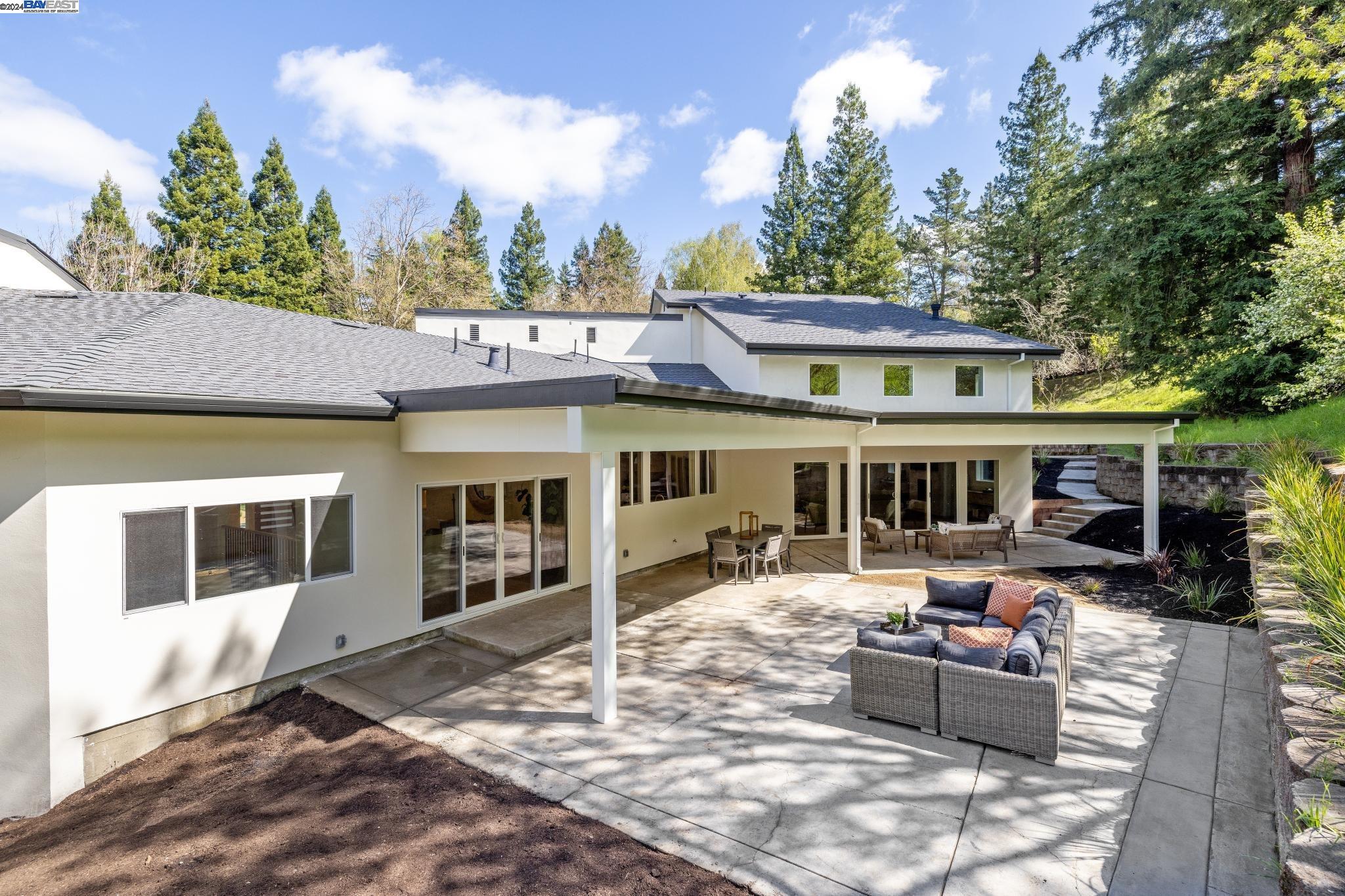 2323 Saddleback Dr