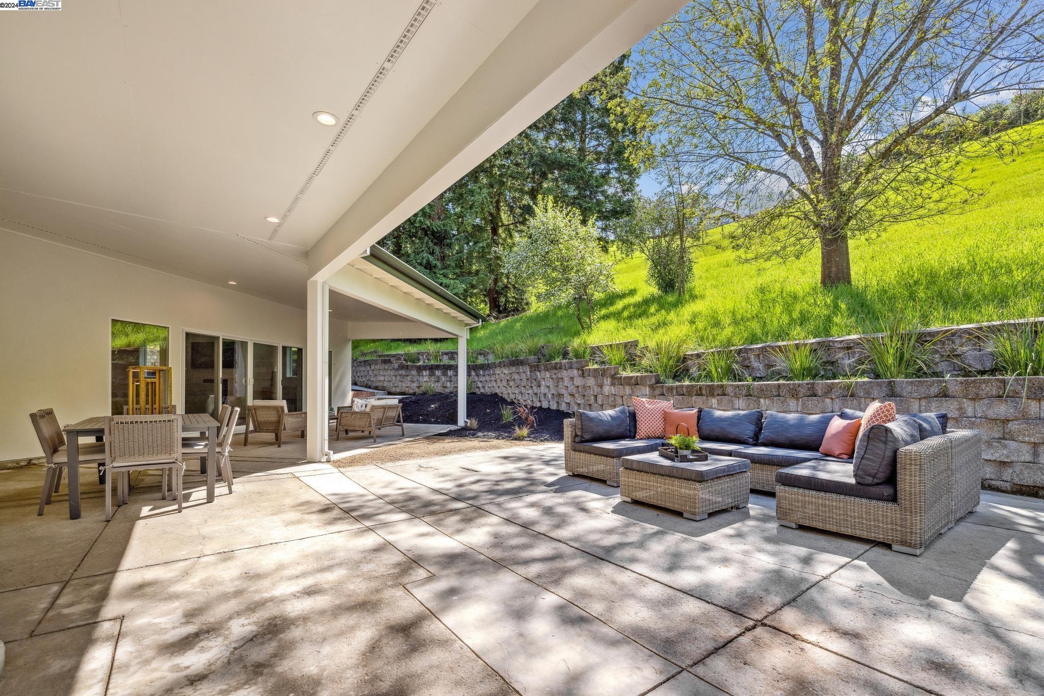 2323 Saddleback Dr