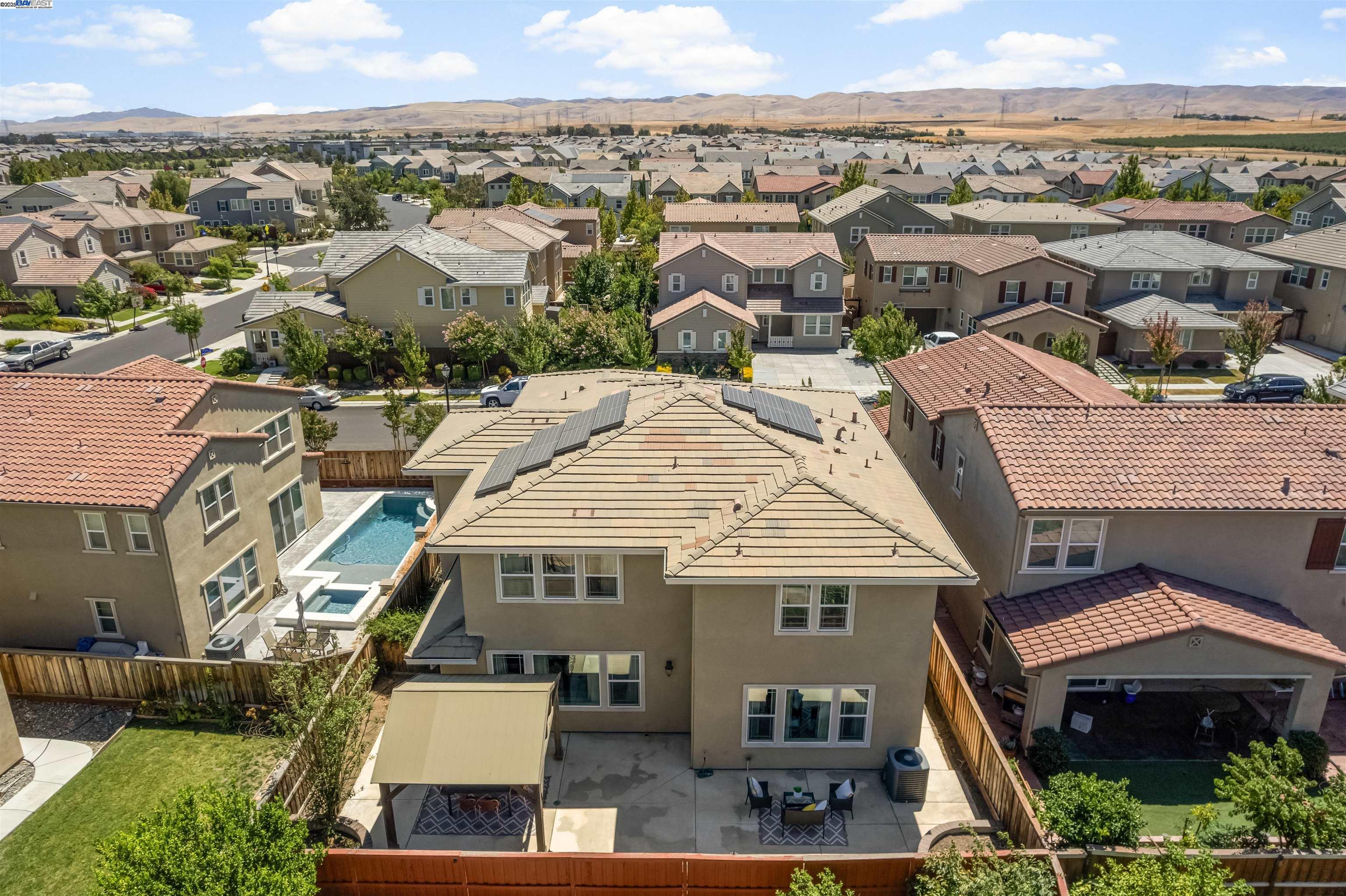 575 W Strauss Dr