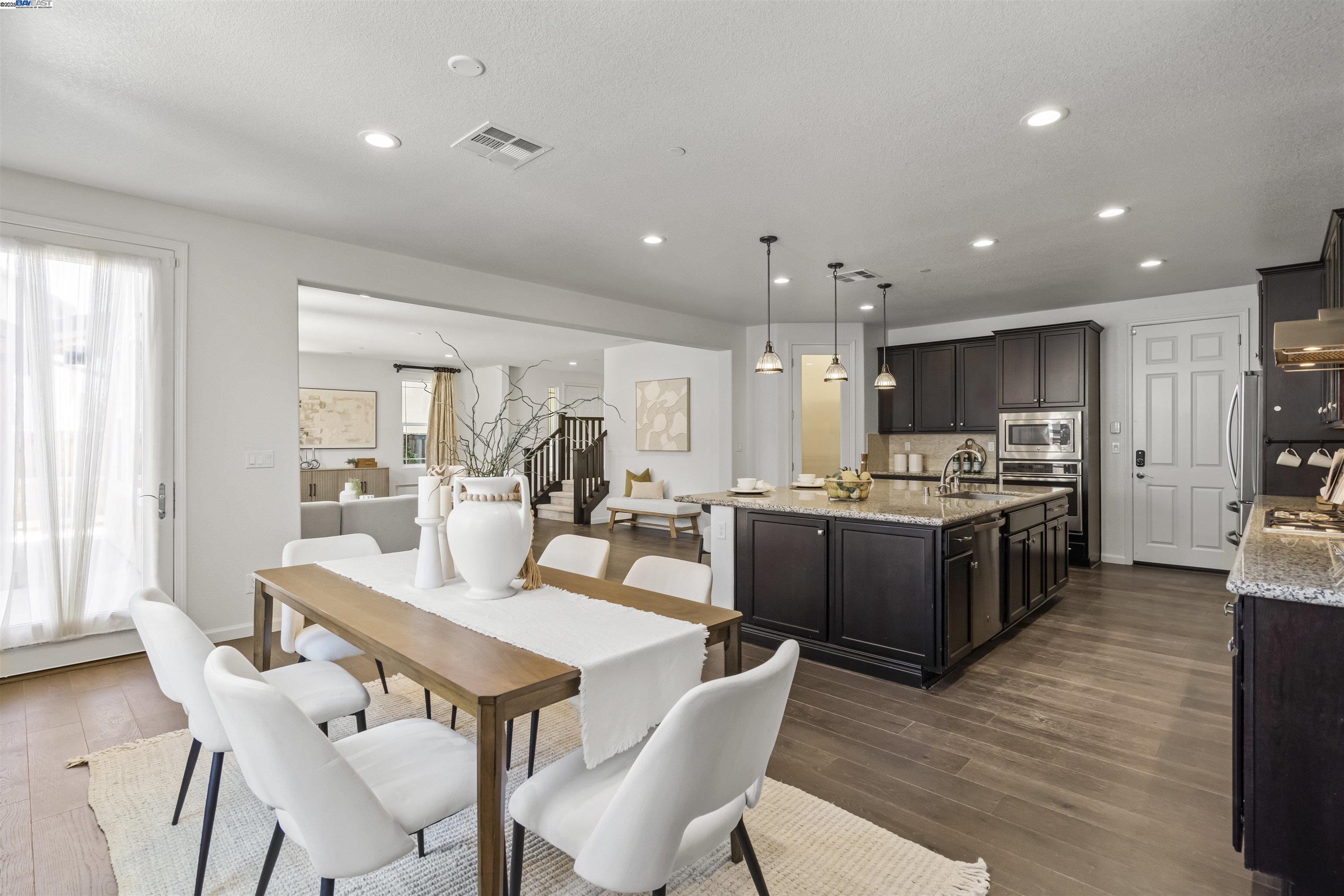 575 W Strauss Dr