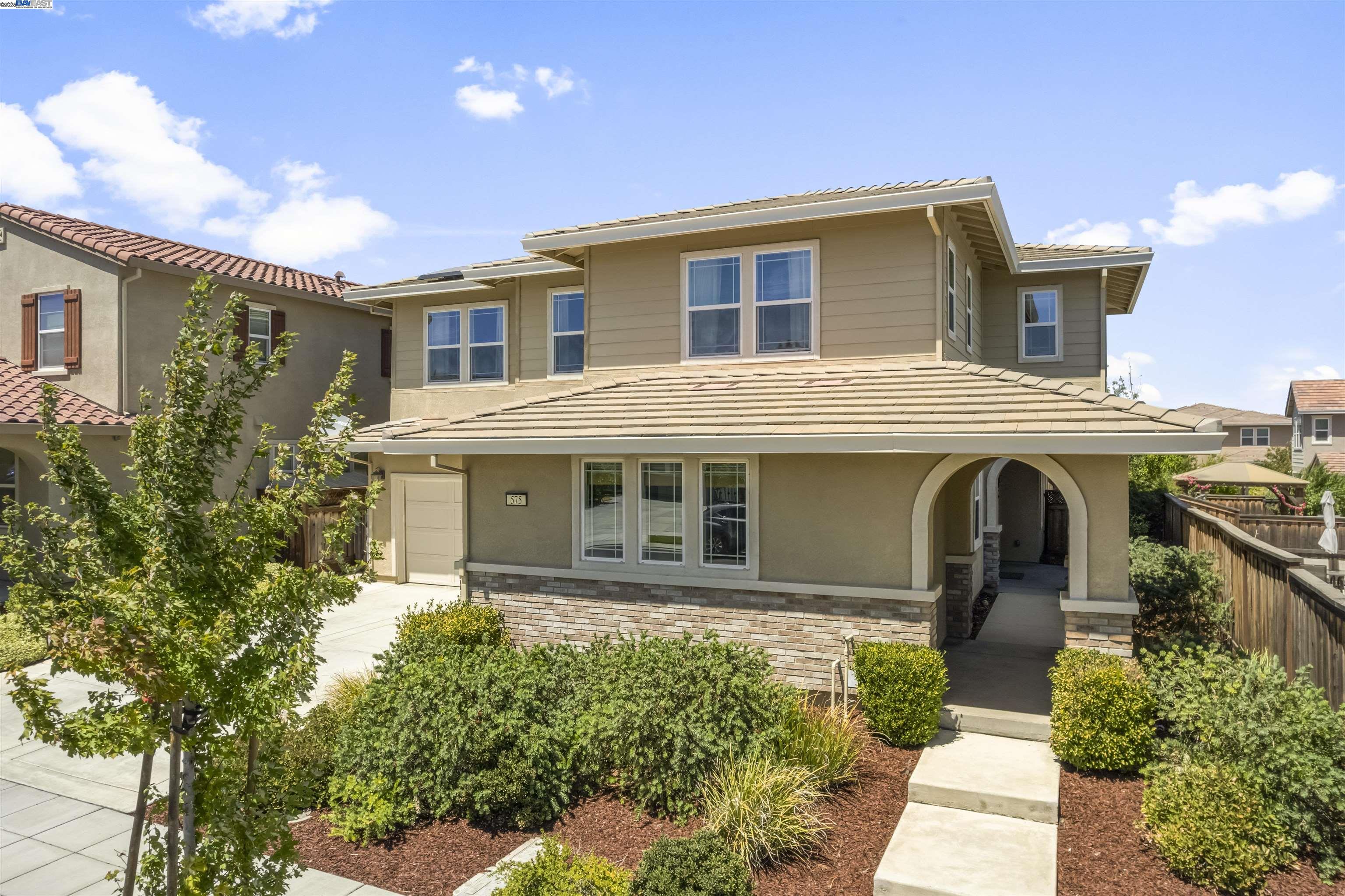 575 W Strauss Dr
