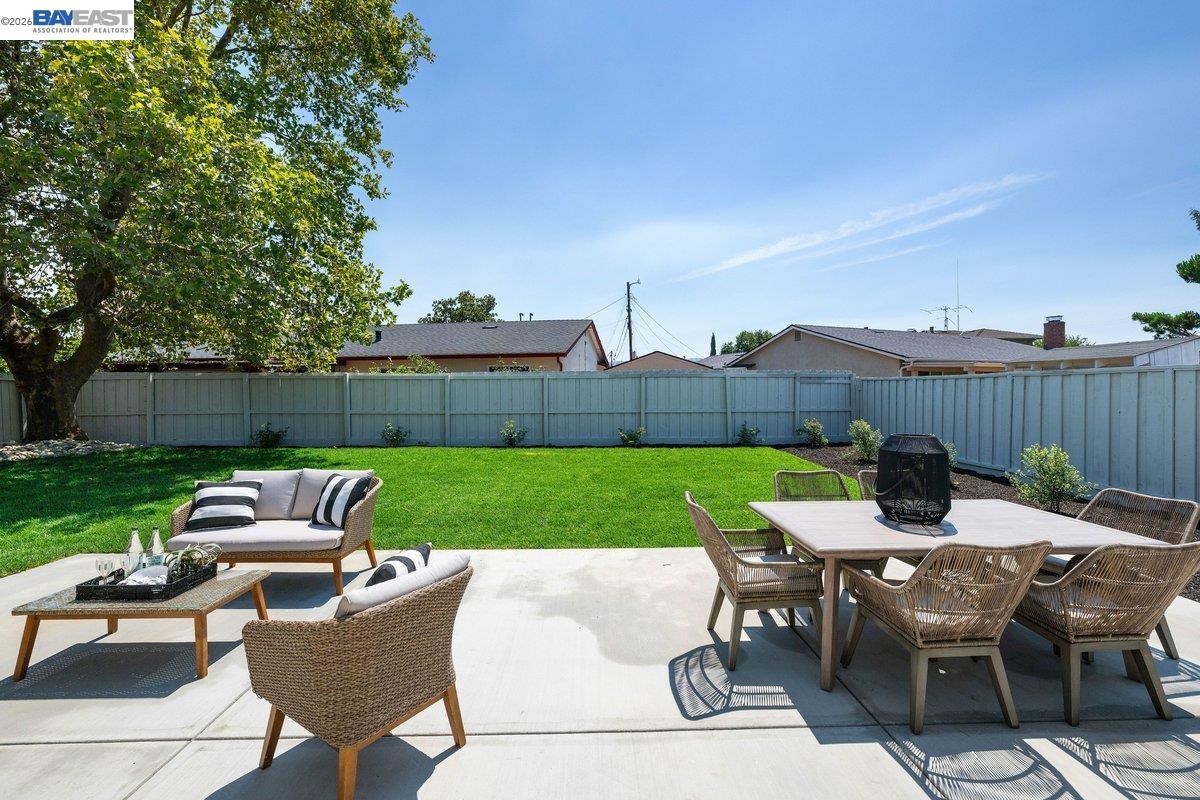 7350 Tamarack Dr