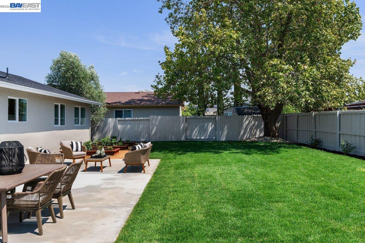 7350 Tamarack Dr
