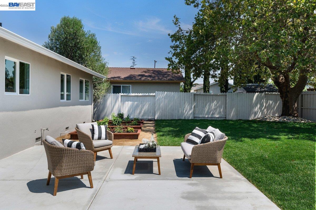 7350 Tamarack Dr