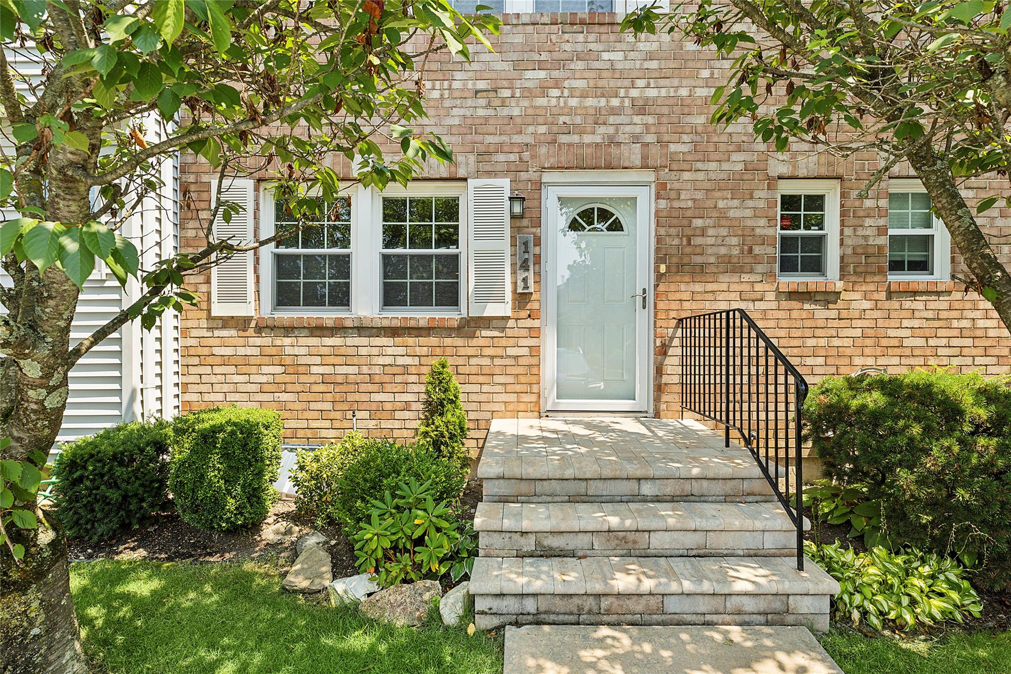 141 Woodlake Drive E