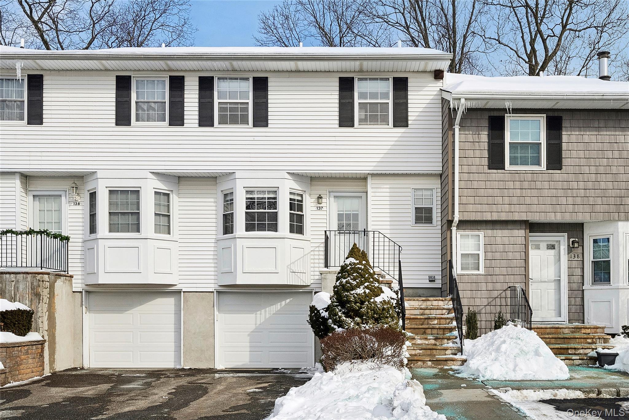 137 Woodlake Drive W