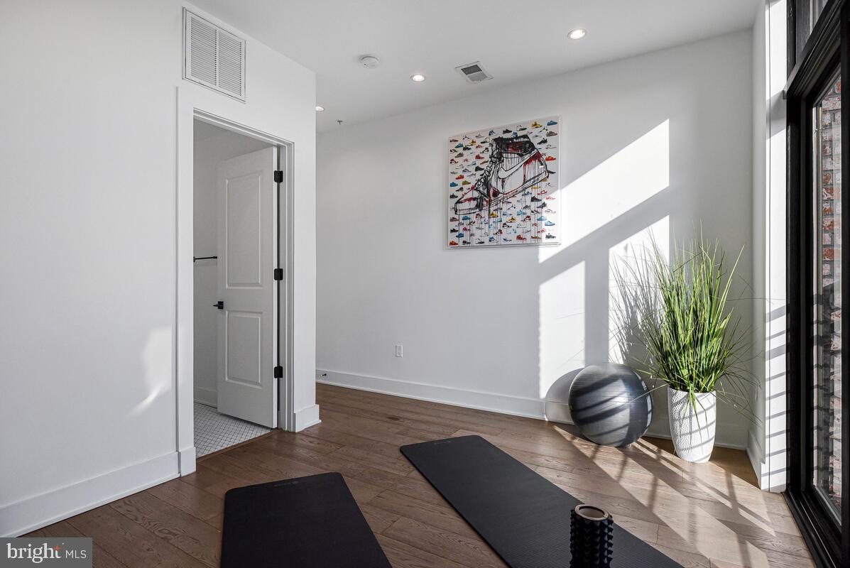 1402 H STREET NE 504