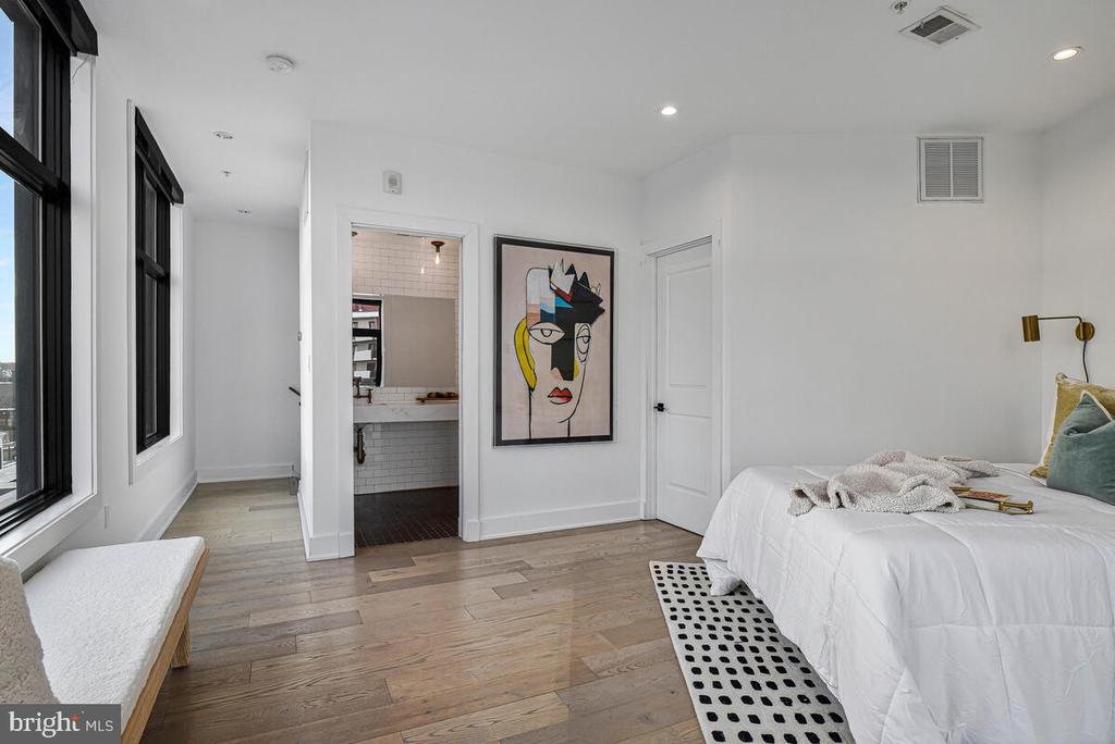 1402 H STREET NE 504