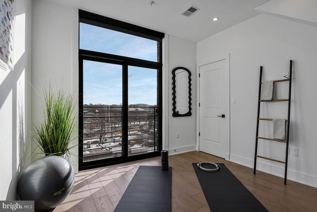 1402 H STREET NE 504