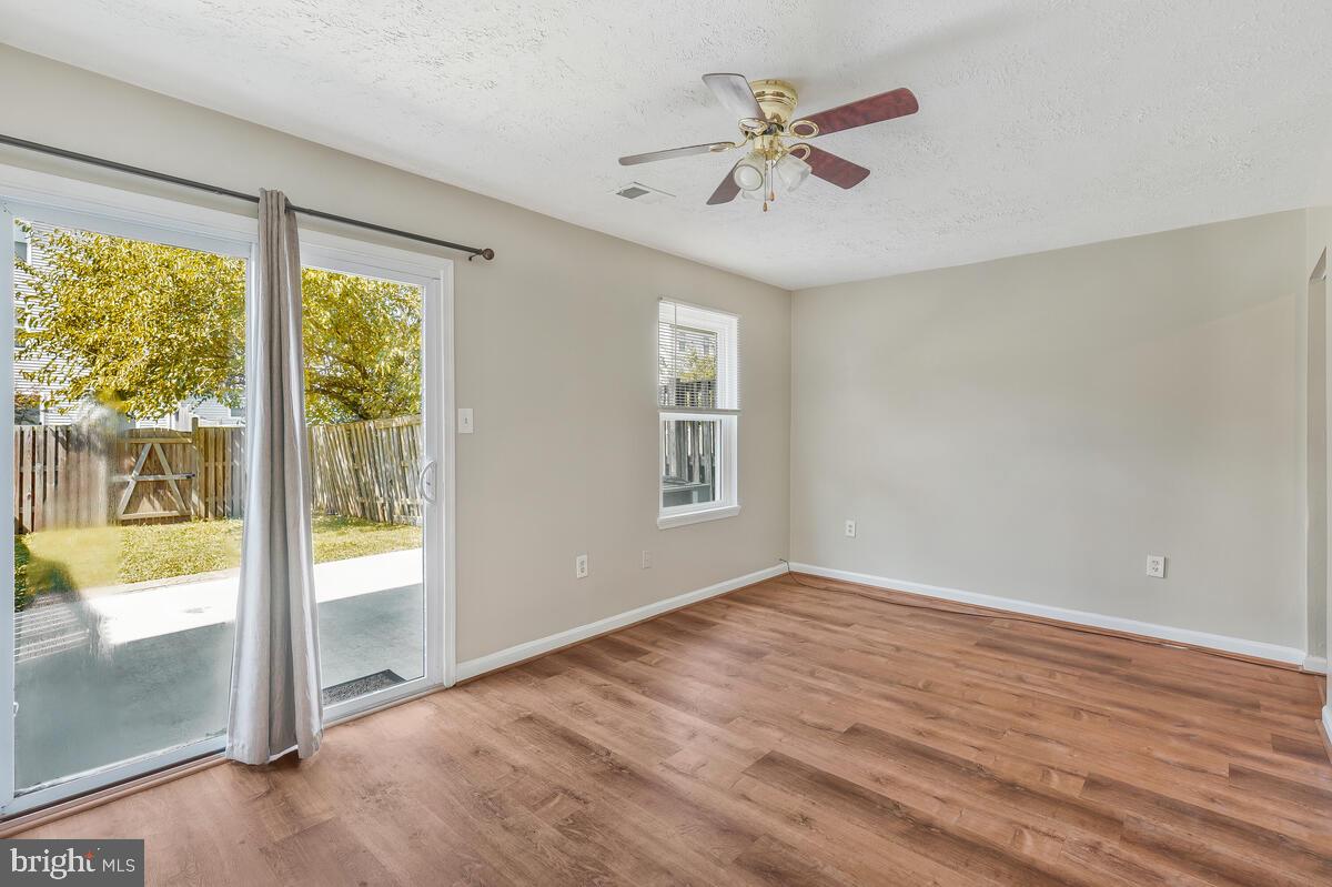 24 OAKSIDE LANE